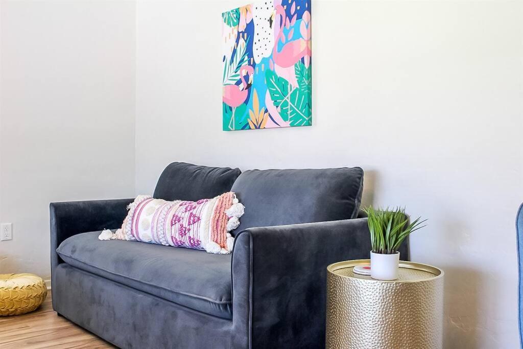 Villa Newly Remodeled Midcentury Pink Flamingo Casa Phoenix Exterior foto