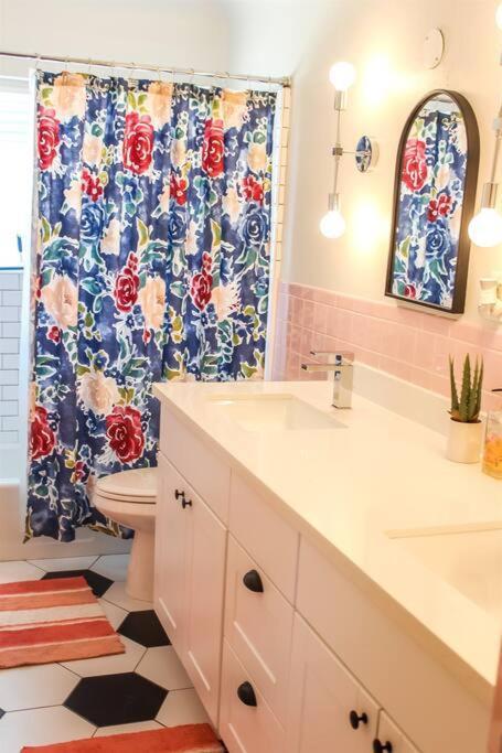Villa Newly Remodeled Midcentury Pink Flamingo Casa Phoenix Exterior foto